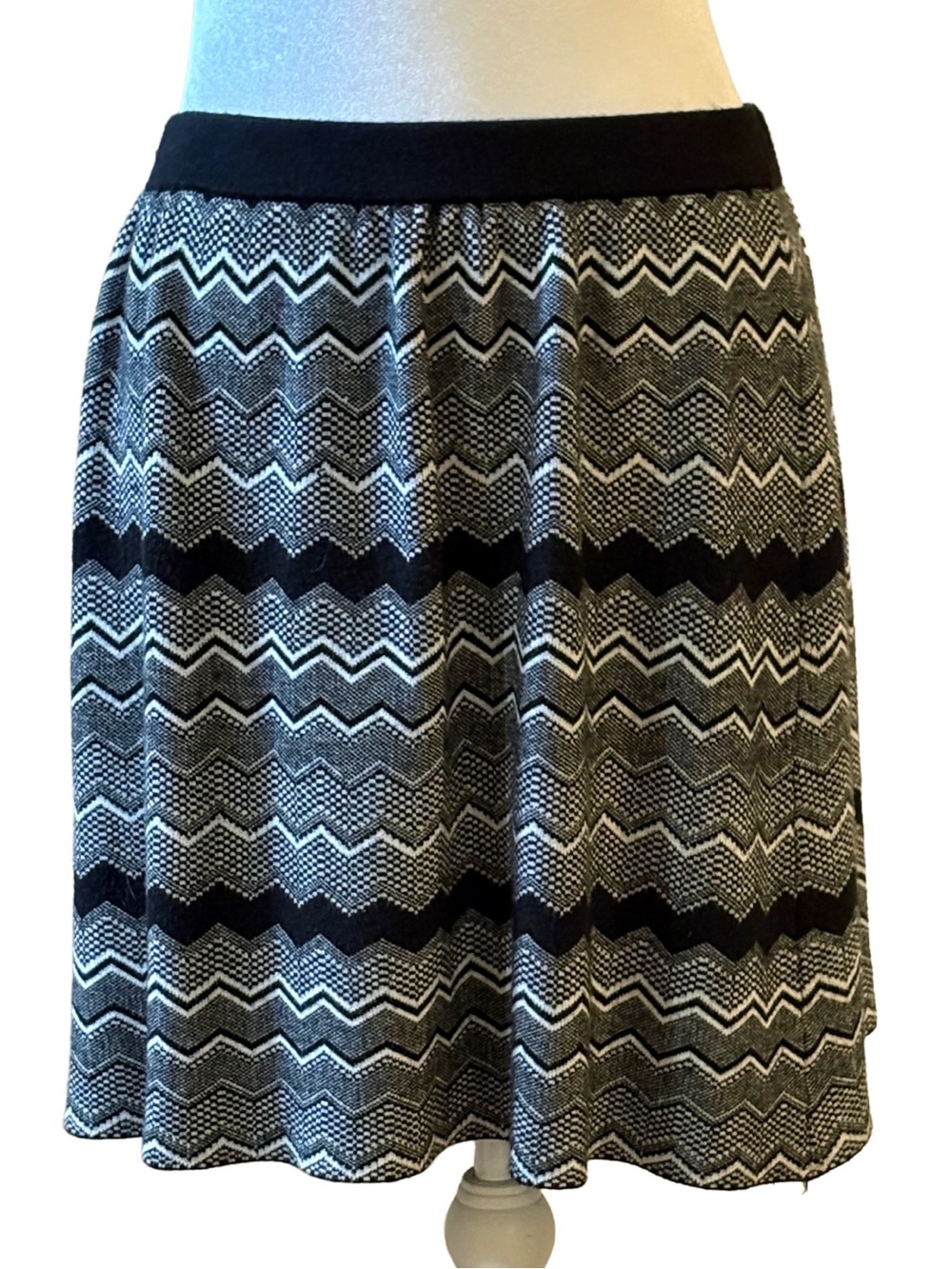 Joe B Size L Black White Chevron Knit Pull On Skater Skirt